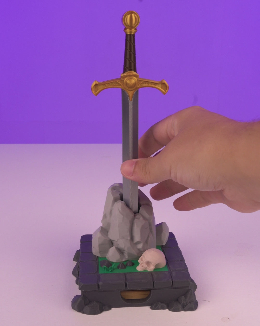 Deskalibur - Pen & Sticky Notes Holder